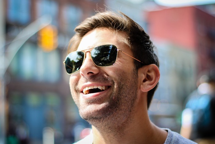 man showing a clear jaw line